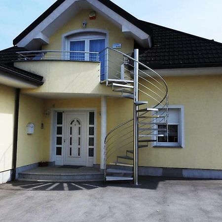 Natasha'S Garden House Apartamento Dol pri Ljubljani Exterior foto