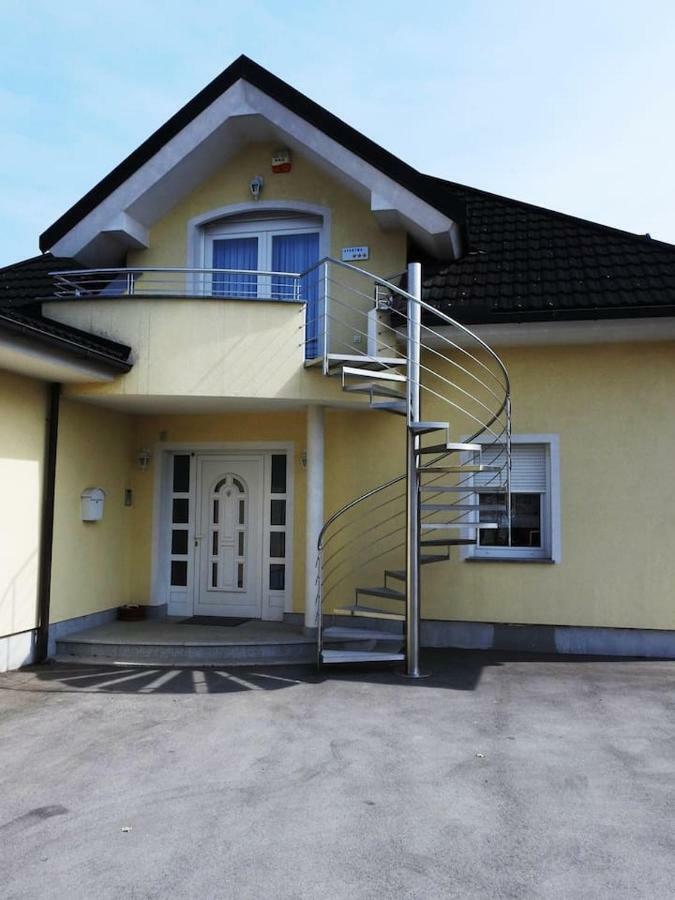 Natasha'S Garden House Apartamento Dol pri Ljubljani Exterior foto